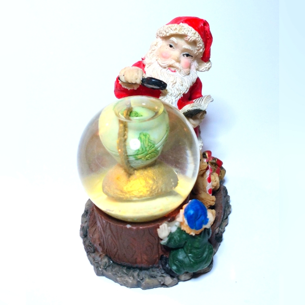 Santa Claus Saint Nicholas Christmas Watching The World Classic Snow Globe Dome